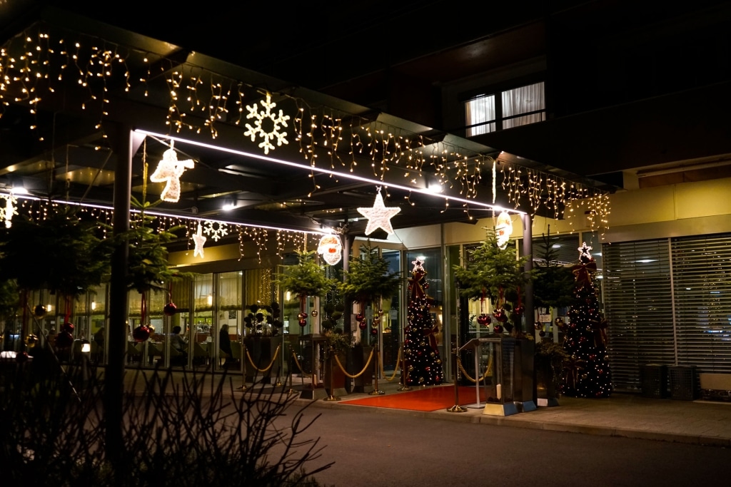 Thermalhotel Fontana | Weihnachtsbeleuchtung & -Dekoration beim Eingang