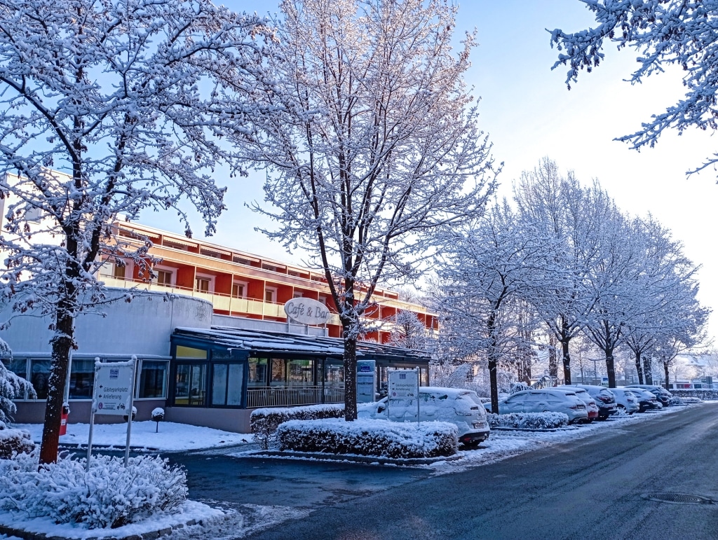 Thermalhotel Fontana & Café und Bar im Winter bei Schnee